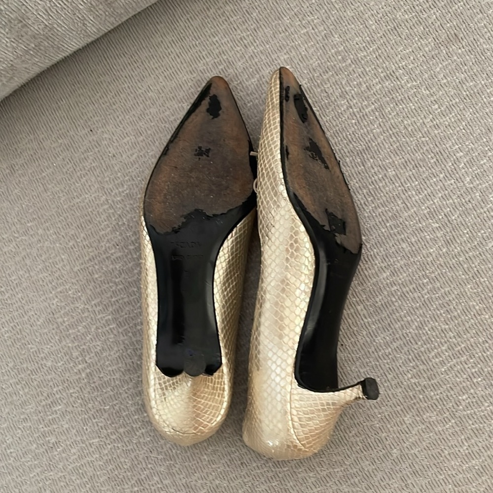 ESCADA vintage kitten heels pearl gold pointy US 7,5 fit best 7 made in Italy - Picture 9 of 11